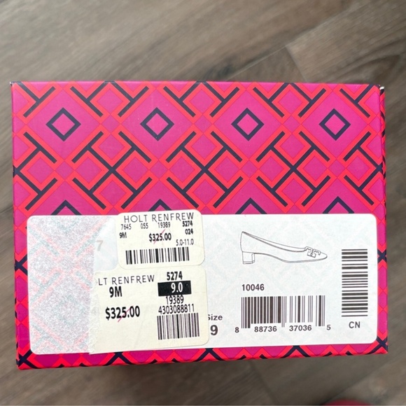 Tory Burch pumps with gold emblem - Picture 5 of 5